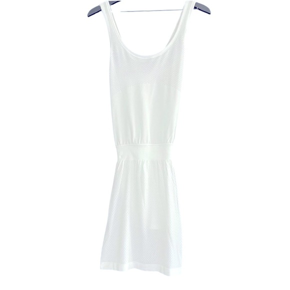 Lululemon size 4 Flex on Court dress in excellent like-new condition - Picture 3 of 9